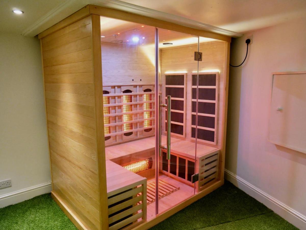 סיפורד Luxury 3 Bathroom Cinema And Sauna מראה חיצוני תמונה